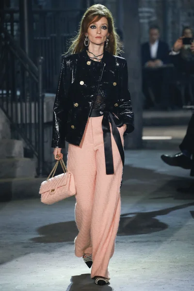 Look 70